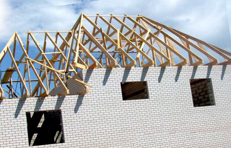 Вальмовая крыша: особенности конструкции, выбор стропильной системы .