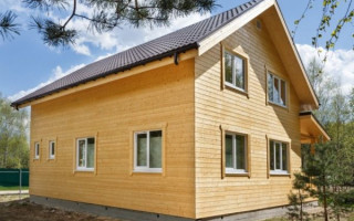 Чем лучше обшить снаружи; деревянный дом: варианты недорогой отделки и украшения фасада